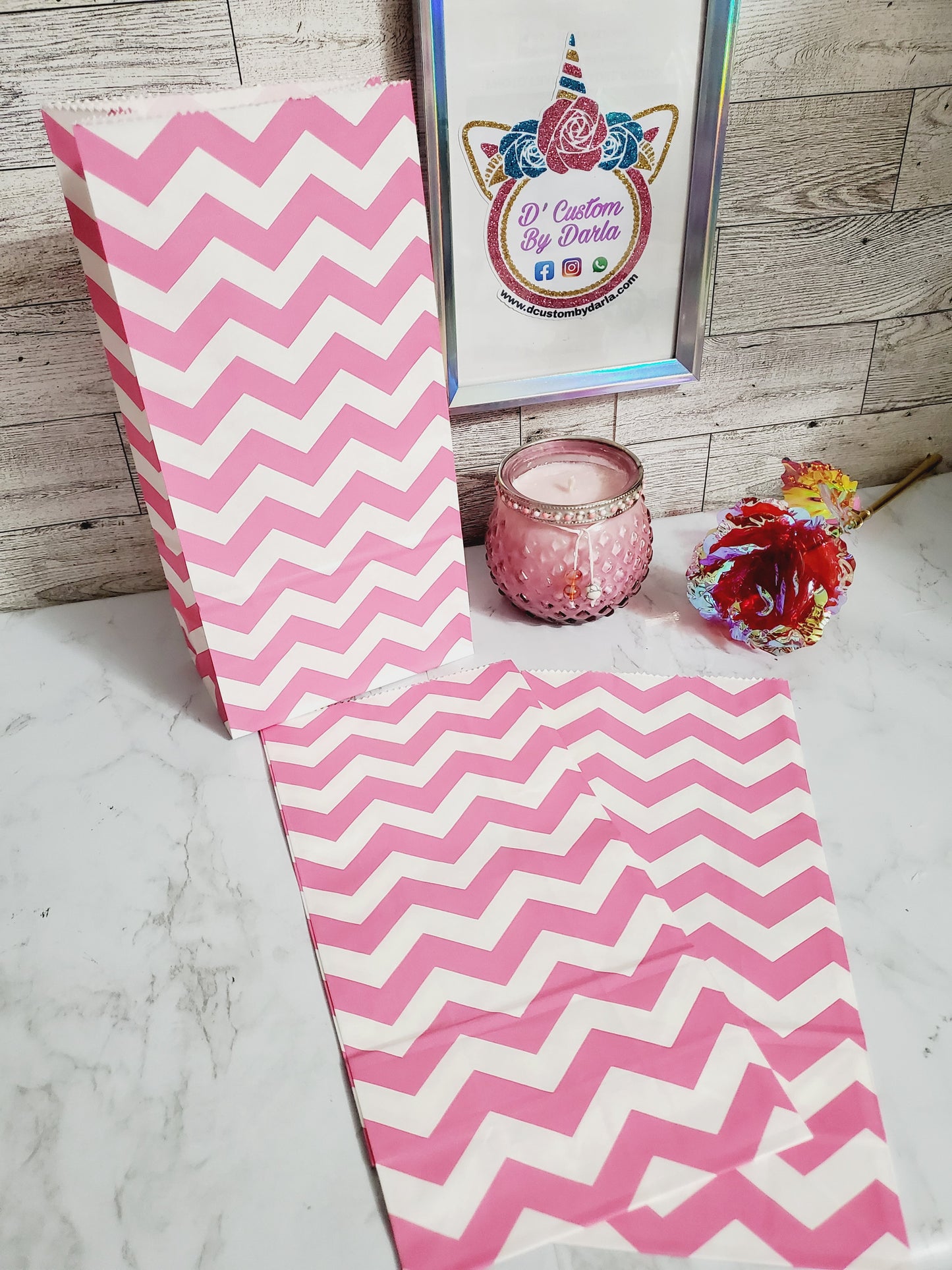 Hot pink zig zag 9x4x2in