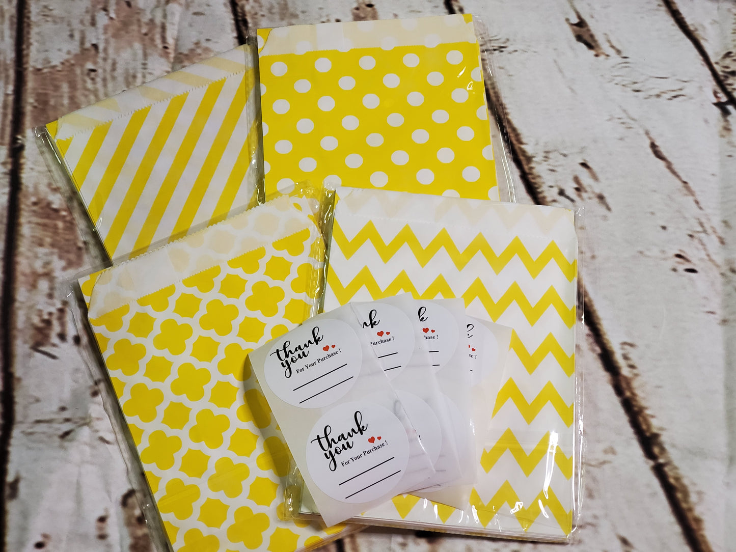 Variado set bolsitas de papel 24 bolsitas + 24 stickers